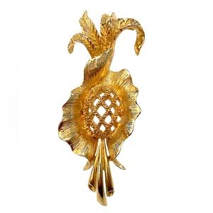 LISNER Vintage Gold Brooch Signed